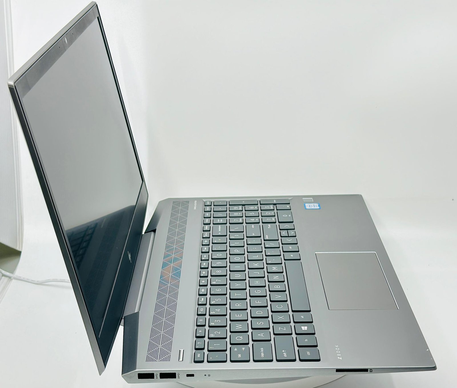 HP ZBook 15V G5 Ex-Lease laptop i5-8300H Turbo 4.0Ghz 16GB RAM 500GB NVME SSD 15.6 Inch with Windows 11 Pro:圖片 2